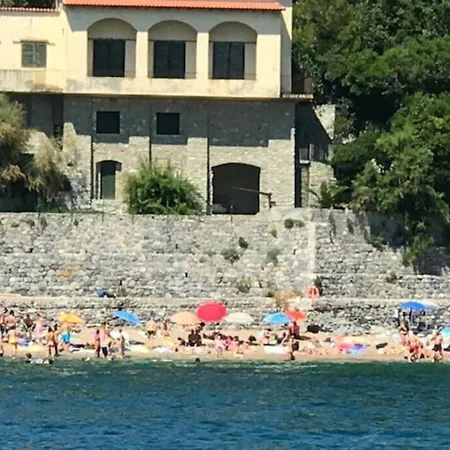 Semesterbostad Family House In The Gulf Of Poets